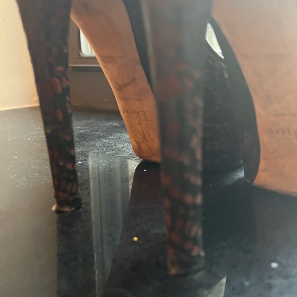 Christian Dior leather perforated open-toe high heels. Size 38 1/2. - Picture 6 of 7